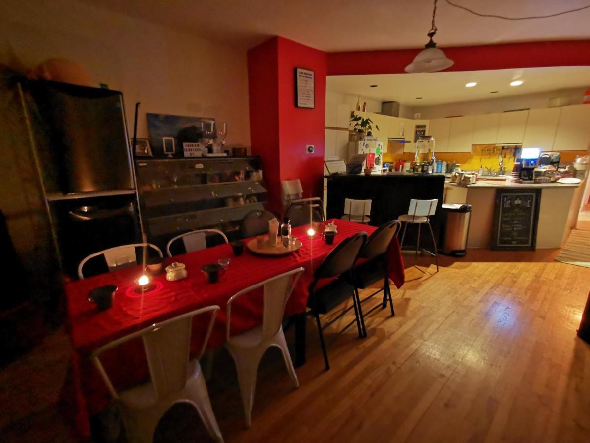 Pied-A-Terre Mont-Royal Hostel มอนทรีอัล ภายนอก รูปภาพ